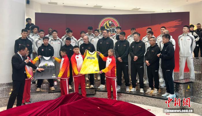 吉林男篮引援重组冲击季后赛