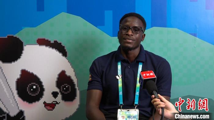 乌干达游泳健儿成都大运会首秀：标准泳池挑战