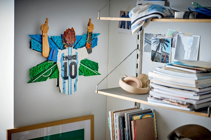 乐高®Editions系列套装致敬足坛传奇球星 全球球迷