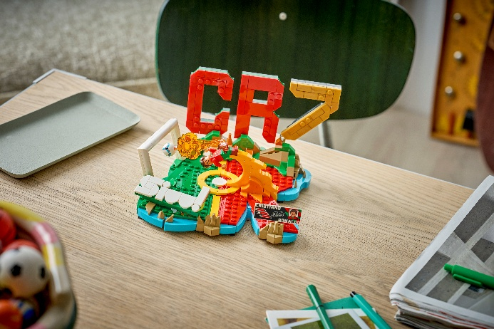 乐高®Editions系列套装致敬足坛传奇球星 全球球迷