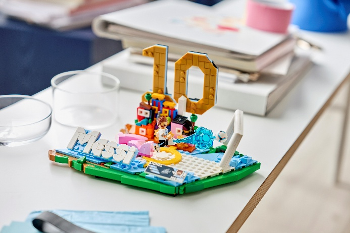 乐高®Editions系列套装致敬足坛传奇球星 全球球迷