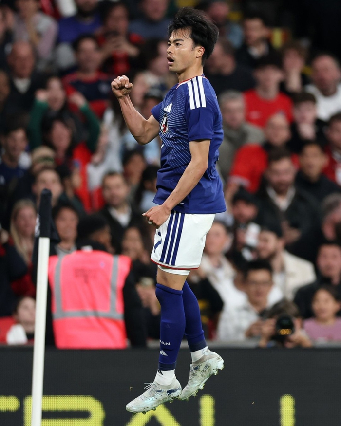 日本1-0爆冷击败英格兰创历史，亚洲足球新标杆