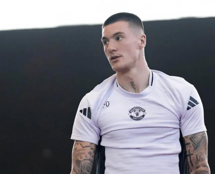 曼联球员谢什科公开抱怨