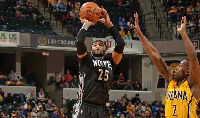 从泡妞少年到NBA球星：莫-威廉姆斯的传奇篮球人