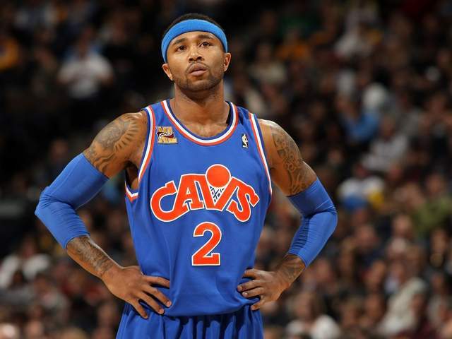 从泡妞少年到NBA球星：莫-威廉姆斯的传奇篮球人