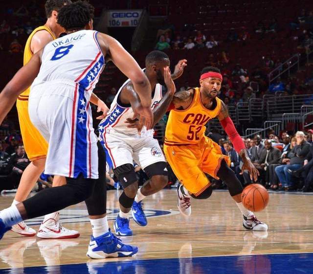 从泡妞少年到NBA球星：莫-威廉姆斯的传奇篮球人