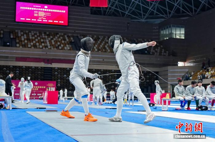陕西省青少年击剑联赛总决赛开赛 705名选手角逐
