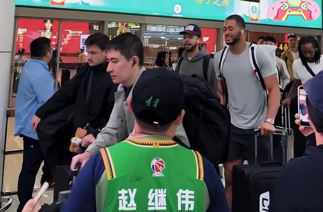 辽篮无缘八强引球迷热议 重振需杨鸣回归与外援